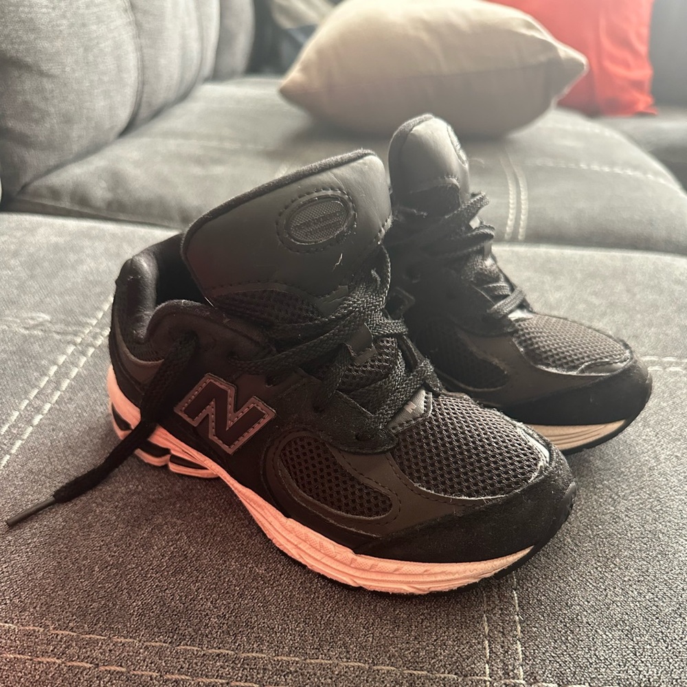 Kids black new balance